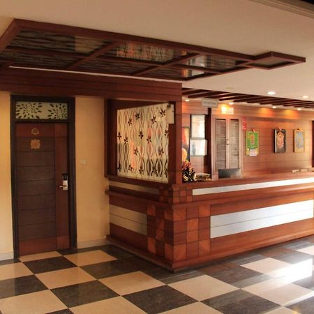 Hotel Venkadaramana Tower - Friendliness & Cleanliness Room Кумбаконам Екстериор снимка