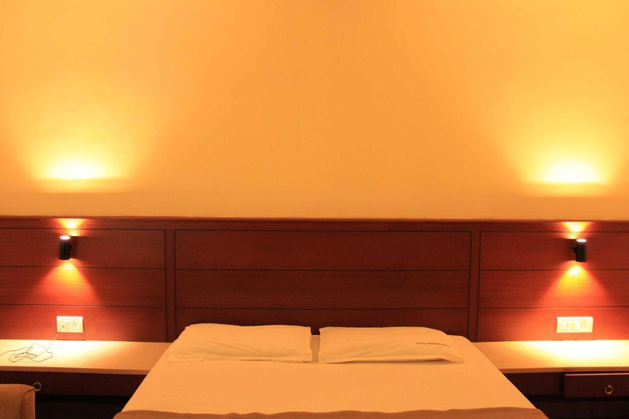 Hotel Venkadaramana Tower - Friendliness & Cleanliness Room Кумбаконам Екстериор снимка