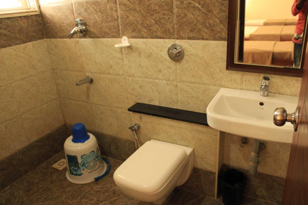 Hotel Venkadaramana Tower - Friendliness & Cleanliness Room Кумбаконам Екстериор снимка